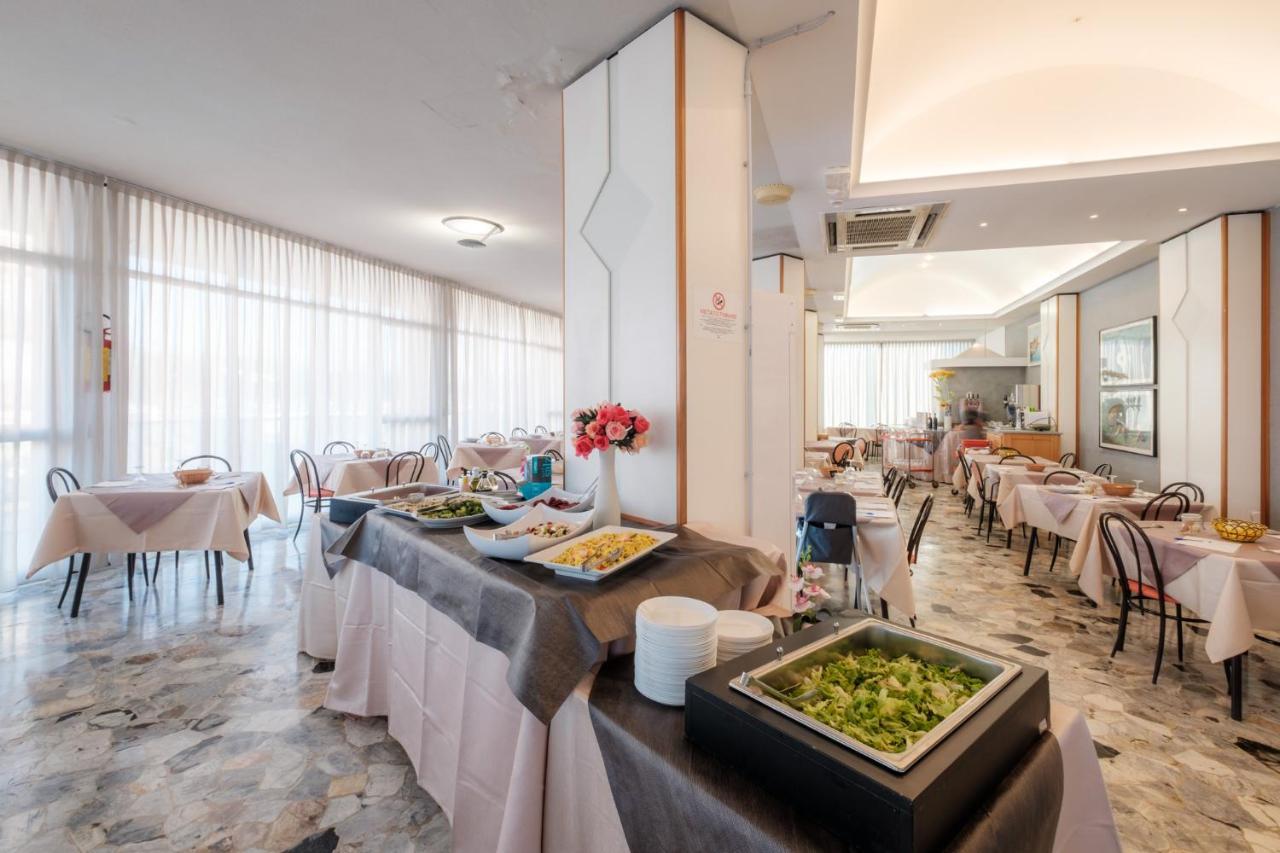 Hotel Crown Rimini Eksteriør bilde