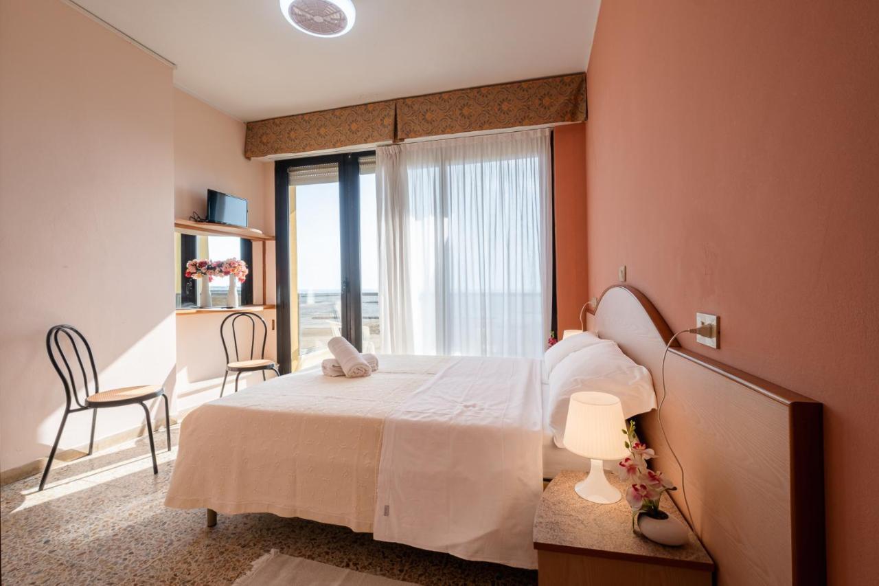 Hotel Crown Rimini Eksteriør bilde