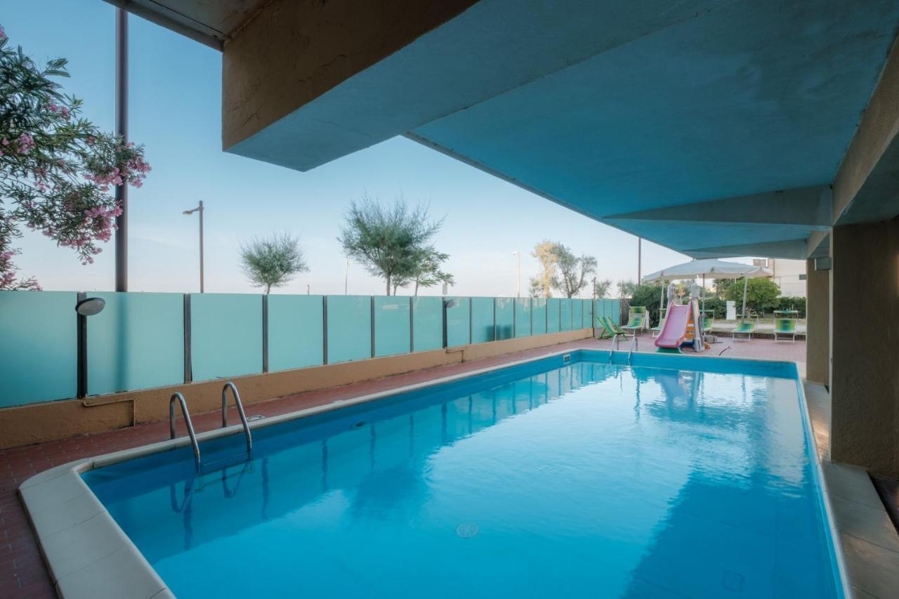 Hotel Crown Rimini Eksteriør bilde
