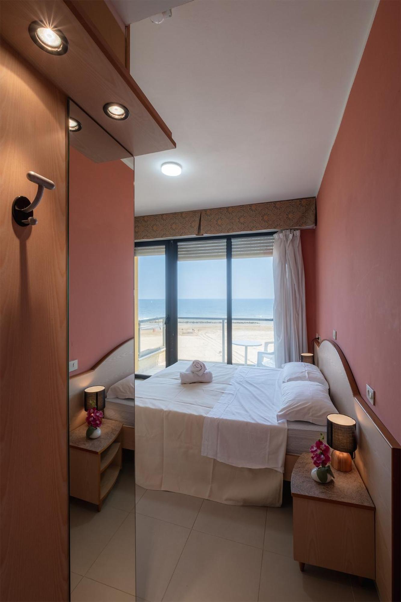 Hotel Crown Rimini Eksteriør bilde