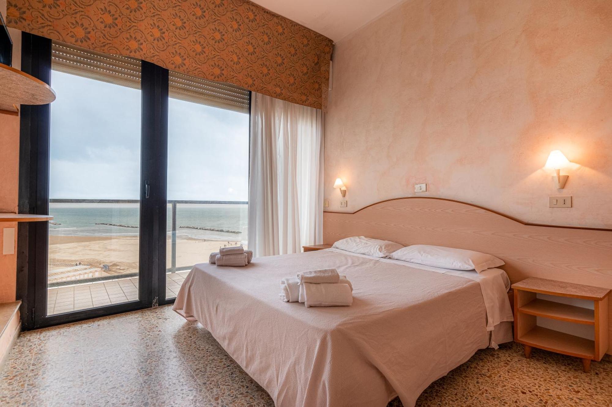 Hotel Crown Rimini Eksteriør bilde