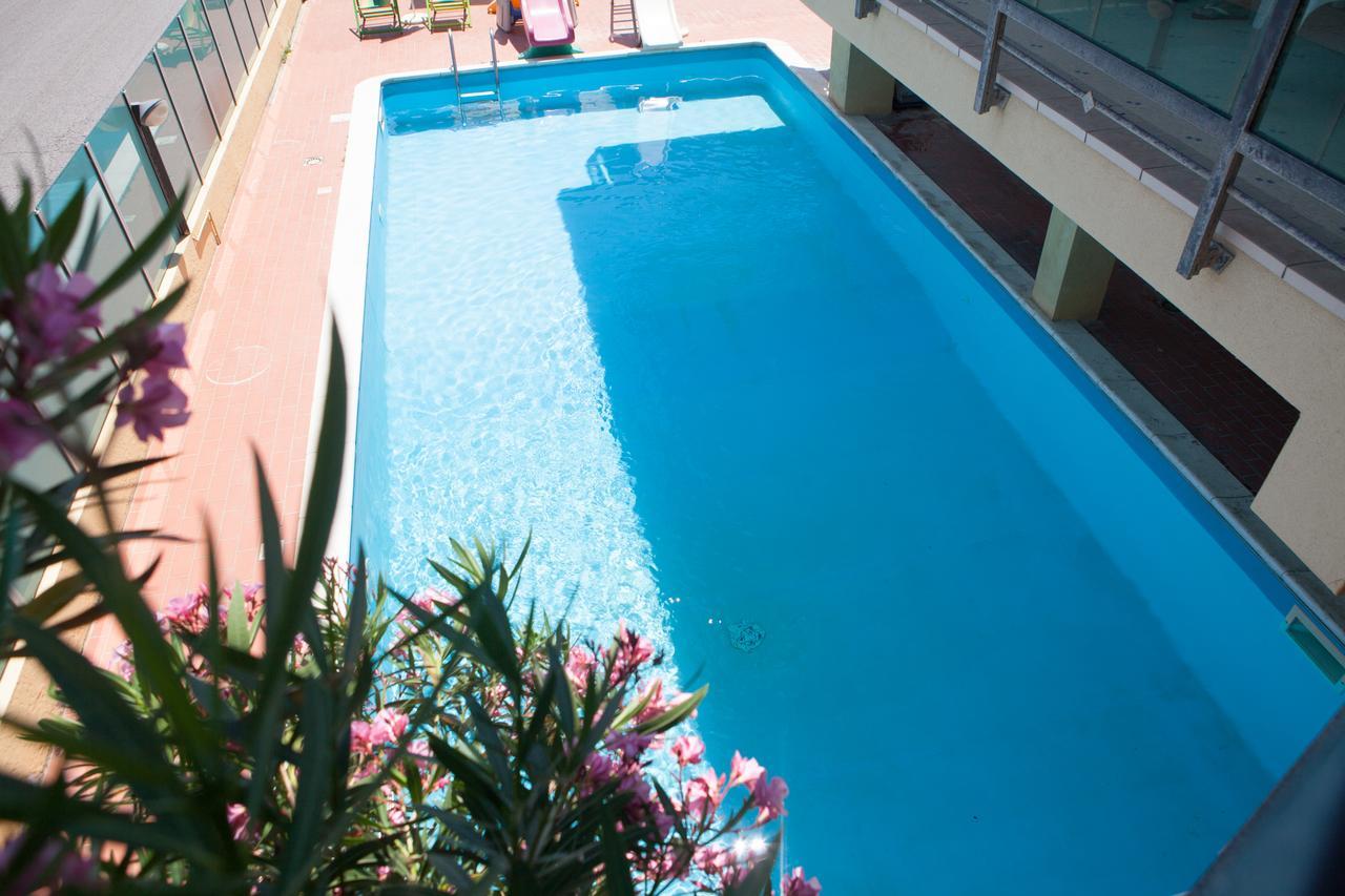 Hotel Crown Rimini Eksteriør bilde