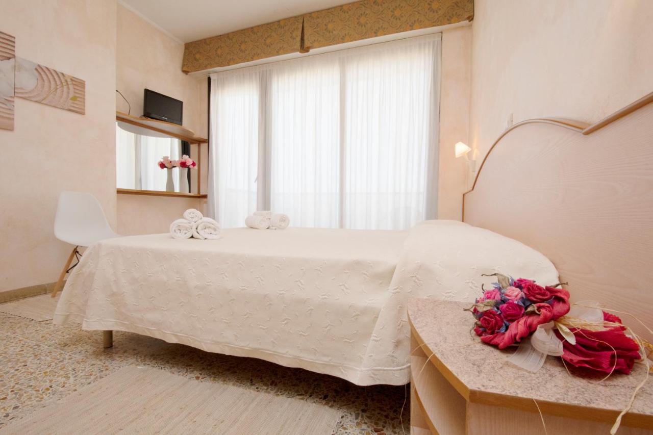 Hotel Crown Rimini Eksteriør bilde