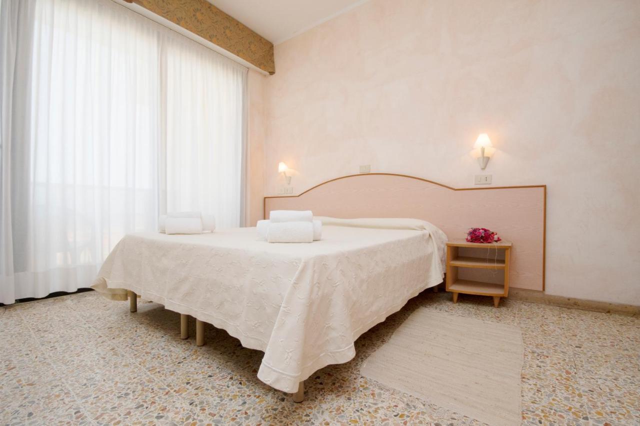 Hotel Crown Rimini Eksteriør bilde